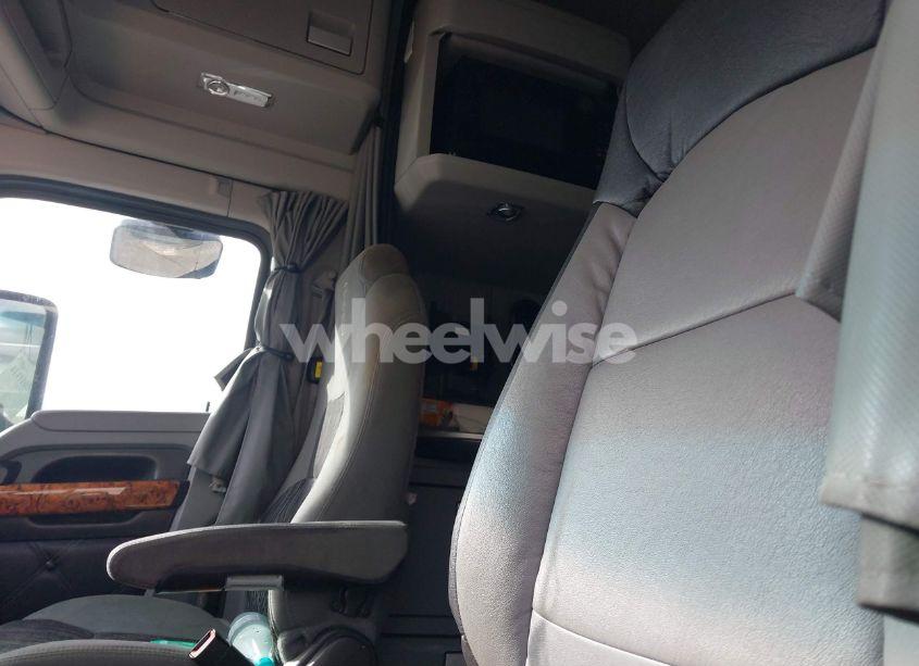 Photo 6 of 2020 Kenworth T880 N/A (VIN 1XKZD49XXLJ377926)