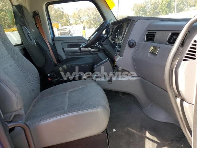 Photo 10 of 2016 KENWORTH T880 SEMI TRUCK (VIN 1XKZDP8X4GJ122150)