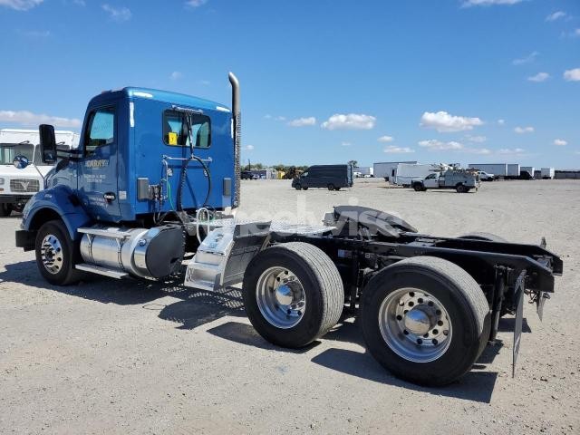 2016 KENWORTH T880 SEMI TRUCK (VIN 1XKZDP8X7GJ487163) main photo