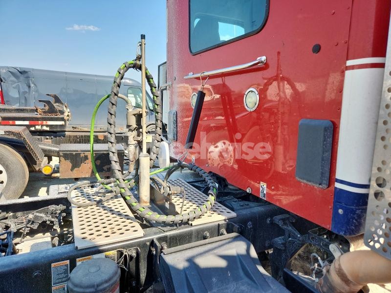 Photo 3 of 2020 KENWORTH T880 SEMI TRUCK (VIN 1XKZDP9X2LJ314501)