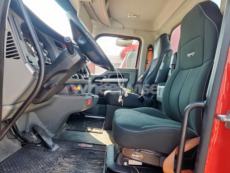 Photo 9 of 2020 KENWORTH T880 SEMI TRUCK (VIN 1XKZDP9X2LJ314501)