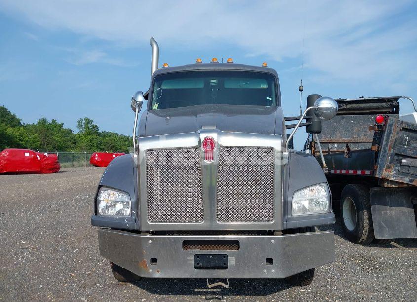 Photo 11 of 2021 Kenworth T880 N/A (VIN 1XKZDP9X8MJ442145)