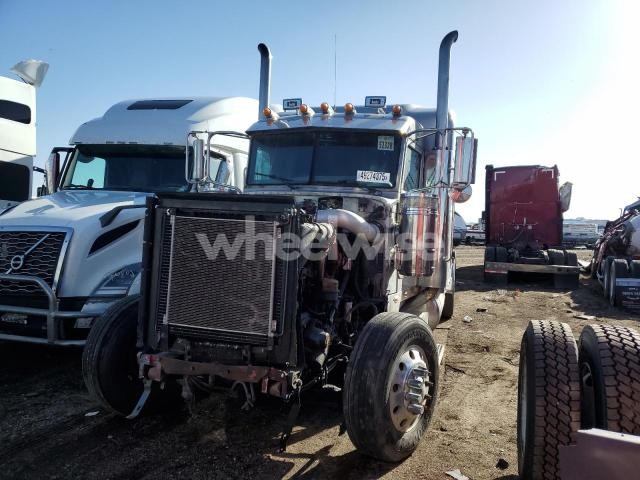 Photo 2 of 2005 PETERBILT 379 SEMI TRUCK N/A (VIN 1XP5D49X15N860192)