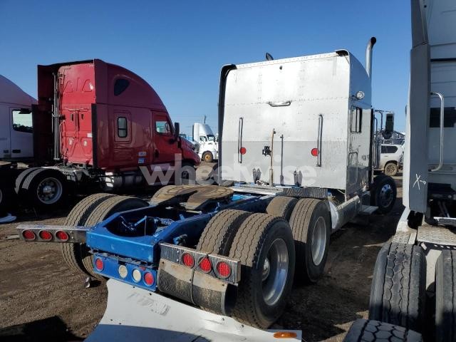 Photo 4 of 2005 PETERBILT 379 SEMI TRUCK N/A (VIN 1XP5D49X15N860192)