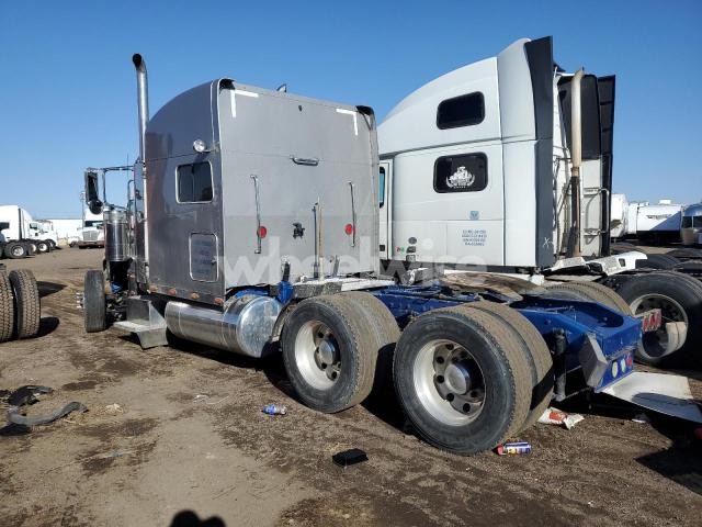 Photo 5 of 2005 PETERBILT 379 SEMI TRUCK N/A (VIN 1XP5D49X15N860192)