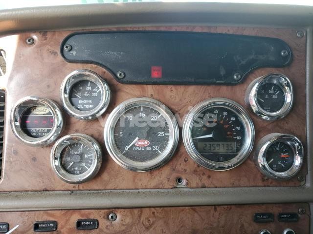 Photo 7 of 2005 PETERBILT 379 SEMI TRUCK N/A (VIN 1XP5D49X15N860192)