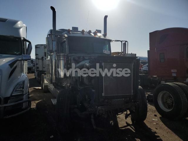 Photo 9 of 2005 PETERBILT 379 SEMI TRUCK N/A (VIN 1XP5D49X15N860192)