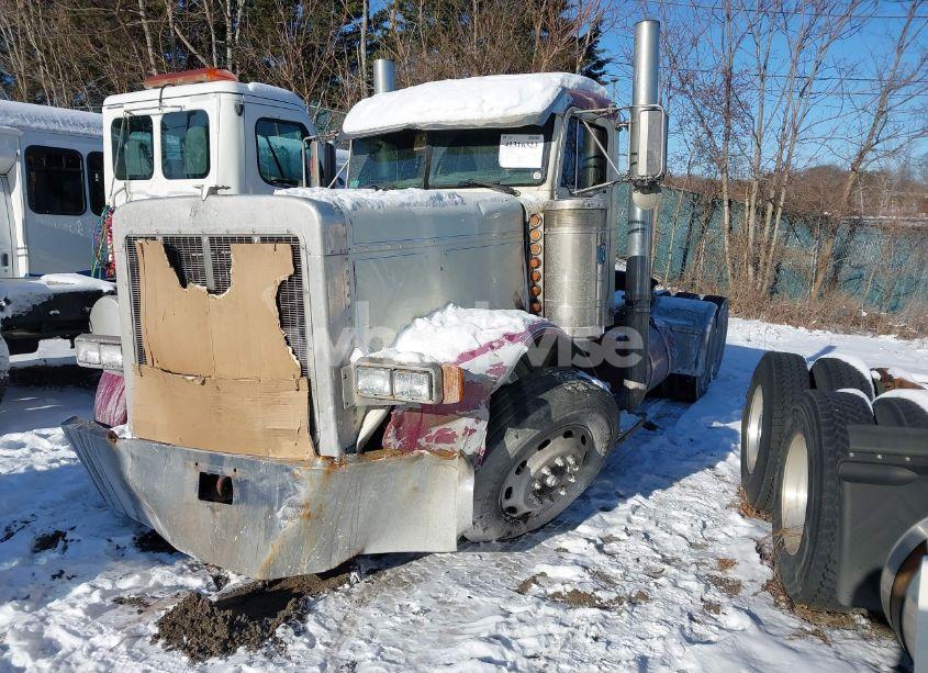 Photo 2 of 2002 Peterbilt 379 N/A (VIN 1XP5D60X22D577021)