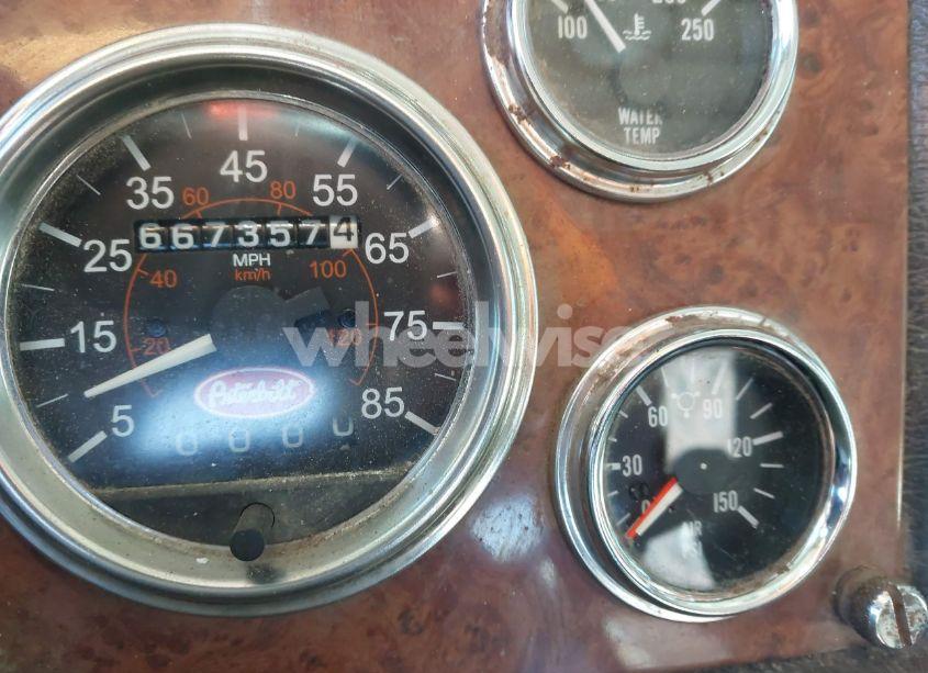 Photo 5 of 2002 Peterbilt 379 N/A (VIN 1XP5D60X22D577021)