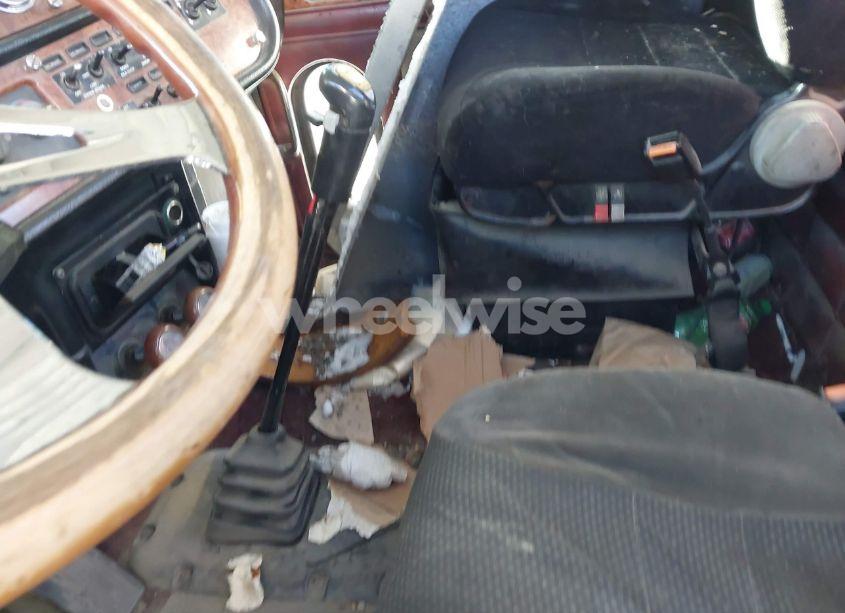 Photo 6 of 2002 Peterbilt 379 N/A (VIN 1XP5D60X22D577021)