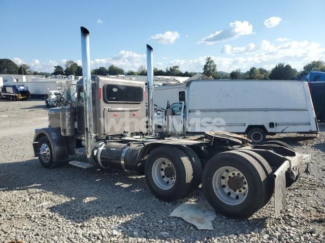 Photo 4 of 1999 PETERBILT 379 SEMI TRUCK N/A (VIN 1XP5D69X0XD454103)