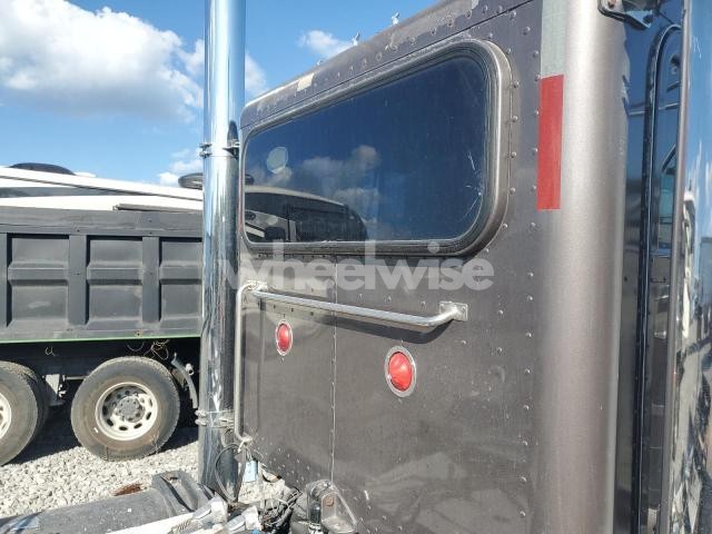 Photo 8 of 1999 PETERBILT 379 SEMI TRUCK N/A (VIN 1XP5D69X0XD454103)