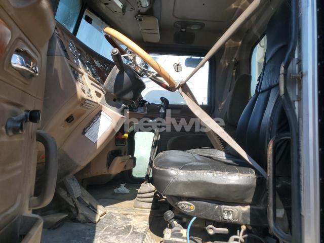 Photo 10 of 2007 PETERBILT 379 SEMI TRUCK (VIN 1XP5DB0X57N673140)