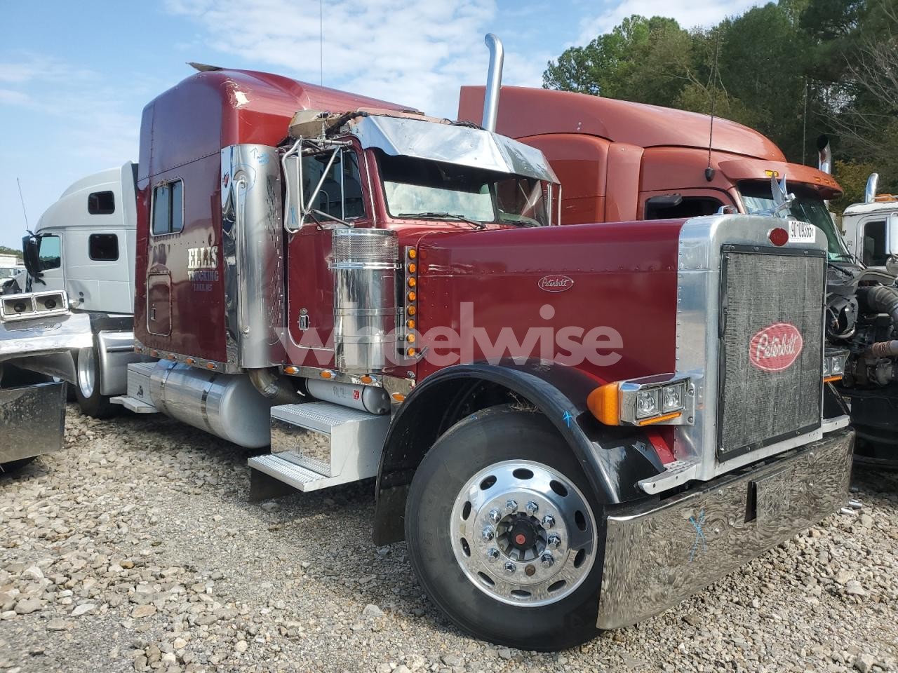 2001 PETERBILT 379 SEMI TRUCK (VIN 1XP5DB9X01N557130) main photo