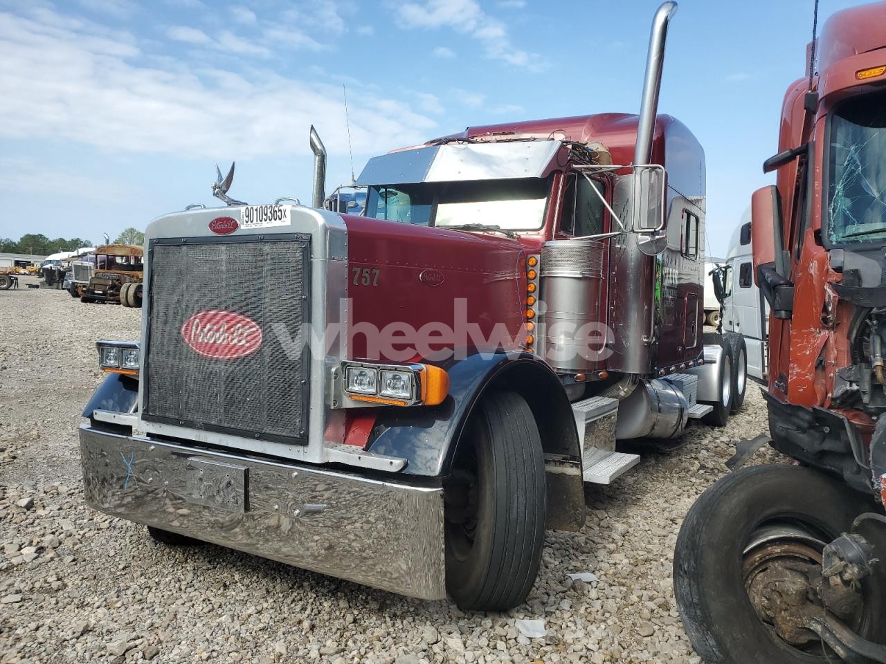 Photo 2 of 2001 PETERBILT 379 SEMI TRUCK (VIN 1XP5DB9X01N557130)