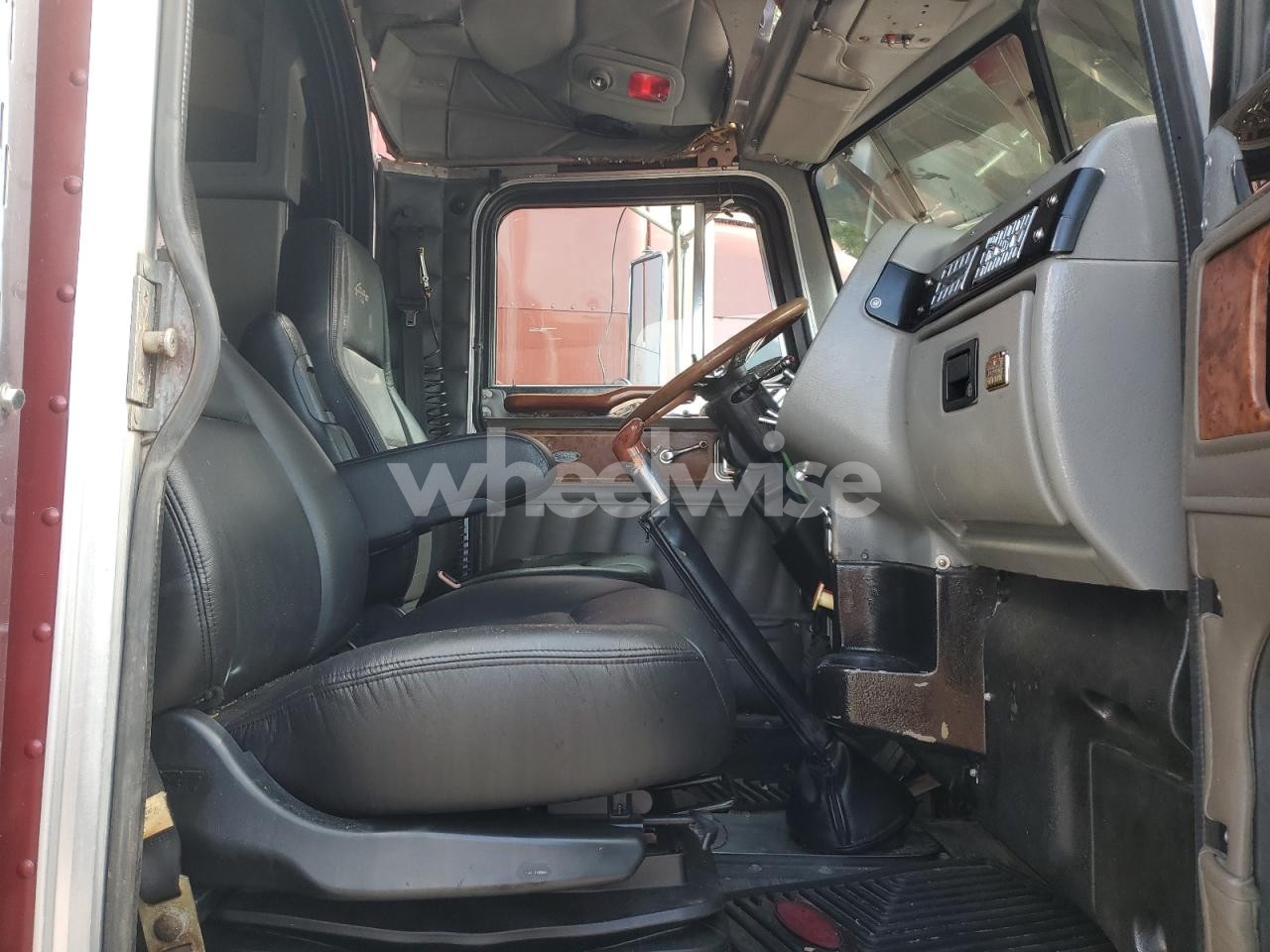 Photo 5 of 2001 PETERBILT 379 SEMI TRUCK (VIN 1XP5DB9X01N557130)
