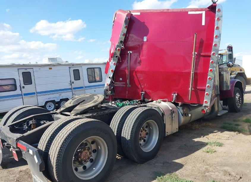 Photo 4 of 2004 Peterbilt 379 N/A (VIN 1XP5DB9X04D819870)