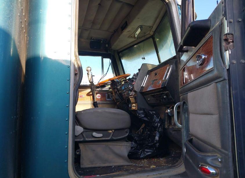 Photo 8 of 1993 Peterbilt 379 N/A (VIN 1XP5DB9X0PN330528)