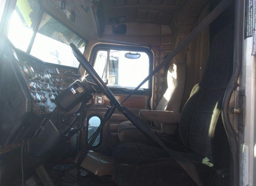 Photo 5 of 2000 Peterbilt 379 N/A (VIN 1XP5DB9X1YD506851)