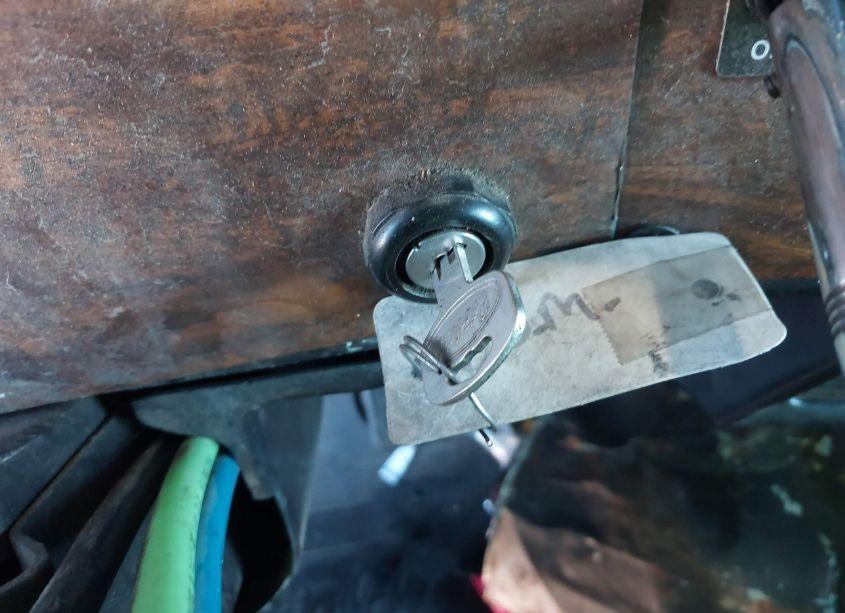 Photo 10 of 2000 Peterbilt 379 N/A (VIN 1XP5DB9X6YD526660)