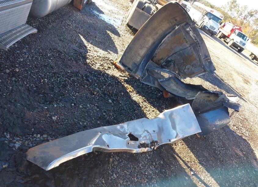 Photo 12 of 2000 Peterbilt 379 N/A (VIN 1XP5DB9X6YD526660)