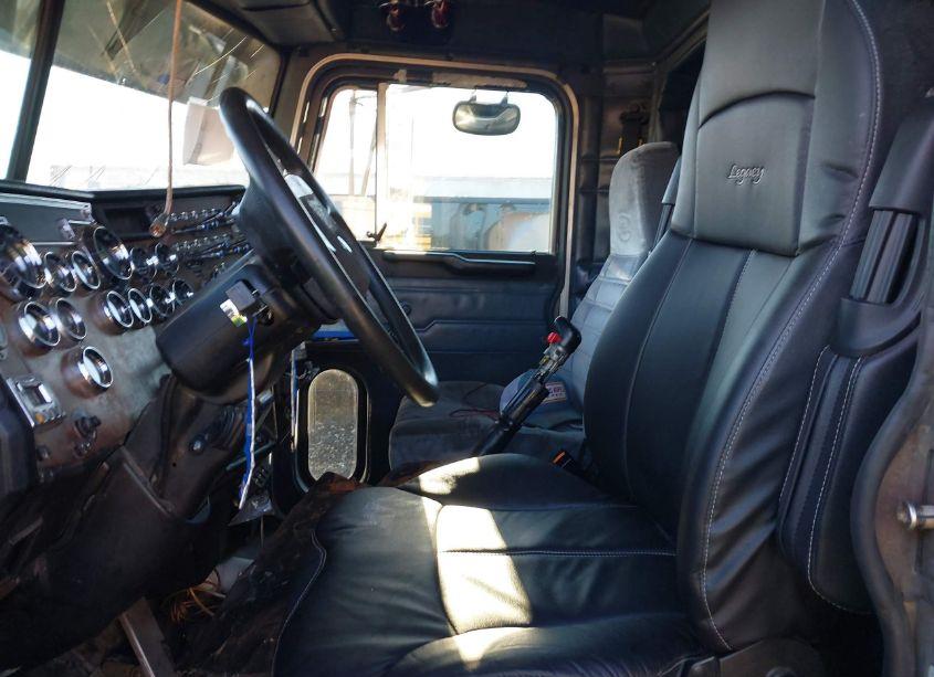 Photo 6 of 2000 Peterbilt 379 N/A (VIN 1XP5DB9X6YD526660)