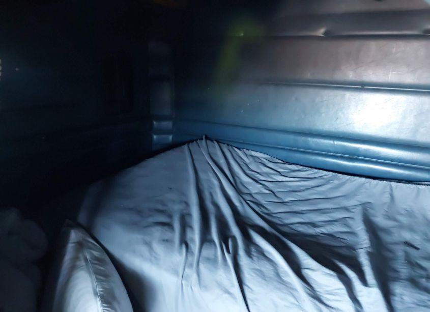 Photo 7 of 2000 Peterbilt 379 N/A (VIN 1XP5DB9X6YD526660)