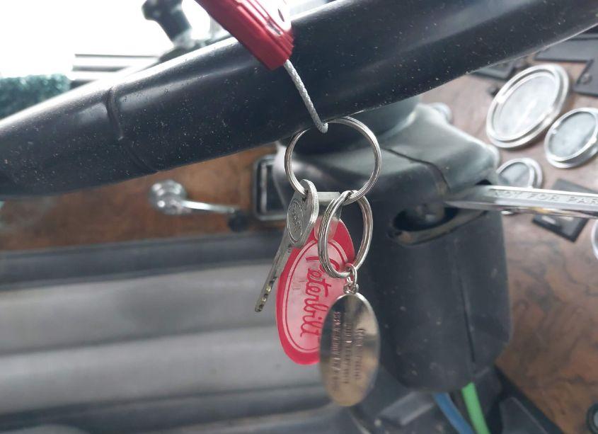 Photo 11 of 2000 Peterbilt 379 N/A (VIN 1XP5DB9X8YD512081)