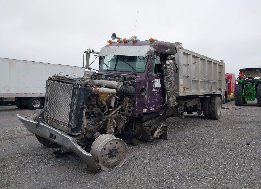 Photo 2 of 2000 Peterbilt 379 N/A (VIN 1XP5DB9X8YD512081)