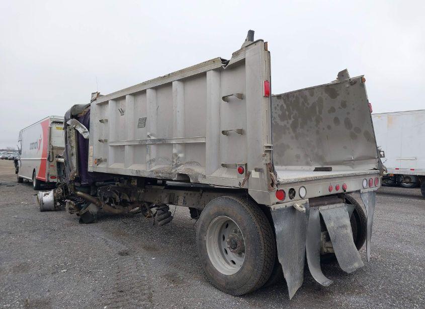 Photo 3 of 2000 Peterbilt 379 N/A (VIN 1XP5DB9X8YD512081)