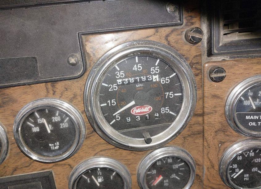 Photo 6 of 2000 Peterbilt 379 N/A (VIN 1XP5DB9X8YD512081)