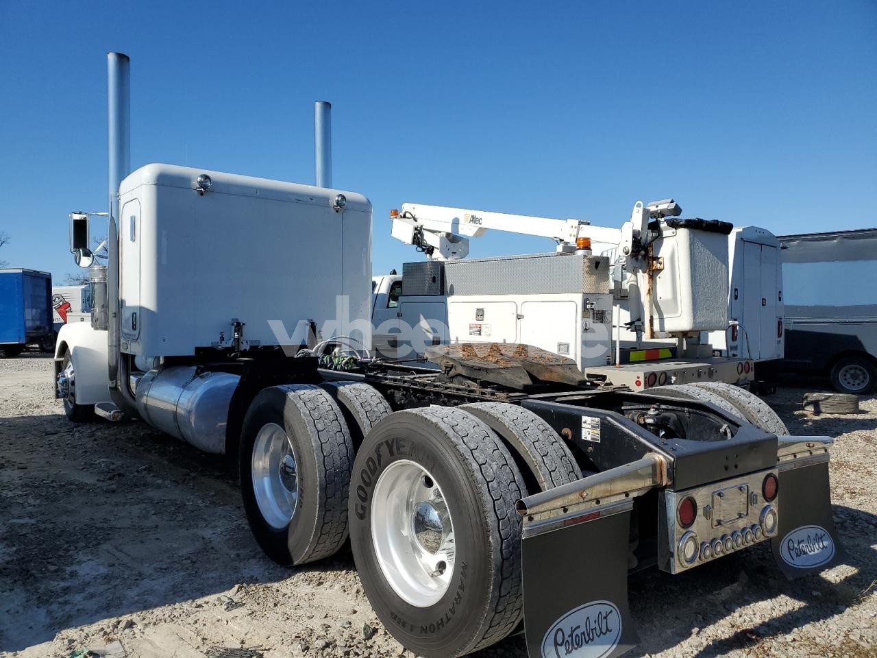 Photo 3 of 2004 PETERBILT 379 SEMI TRUCK (VIN 1XP5DB9XX4D823229)