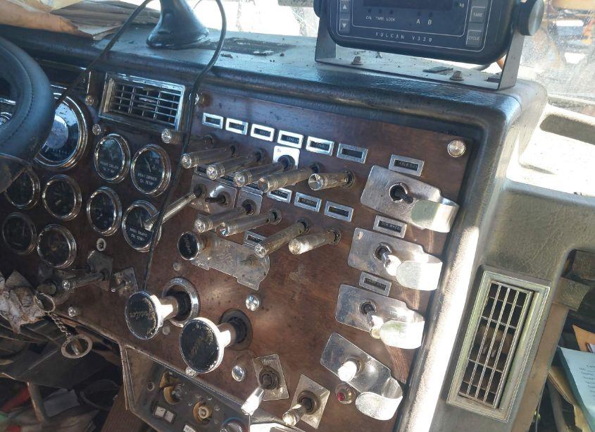 Photo 20 of 1995 Peterbilt 379 N/A (VIN 1XP5DR9X6SD378848)