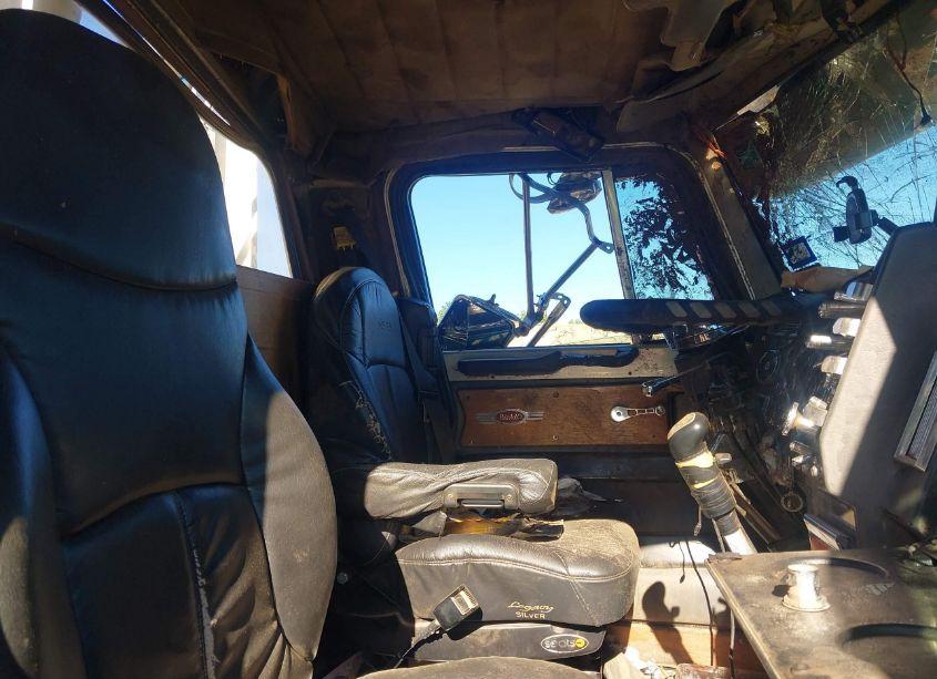 Photo 7 of 1995 Peterbilt 379 N/A (VIN 1XP5DR9X6SD378848)