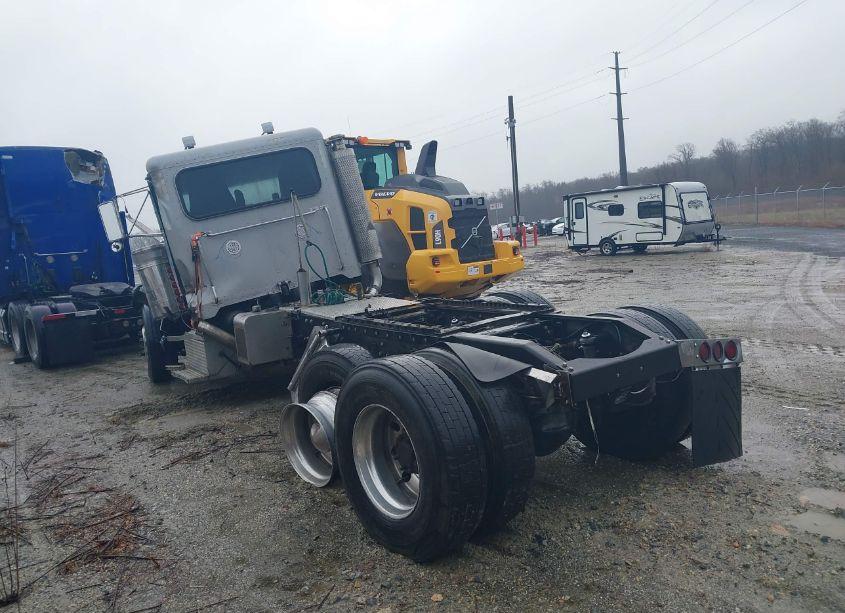 Photo 14 of 1999 Peterbilt 379 N/A (VIN 1XP5DR9X8XN496224)