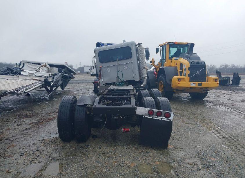 Photo 15 of 1999 Peterbilt 379 N/A (VIN 1XP5DR9X8XN496224)