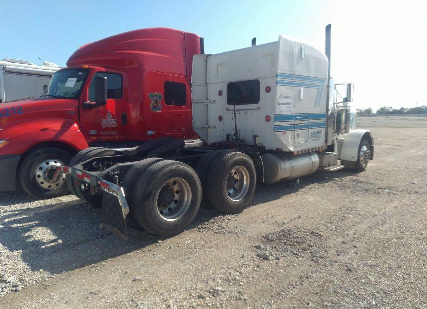 Photo 4 of 2004 Peterbilt 379 N/A (VIN 1XP5DU9X64D814832)