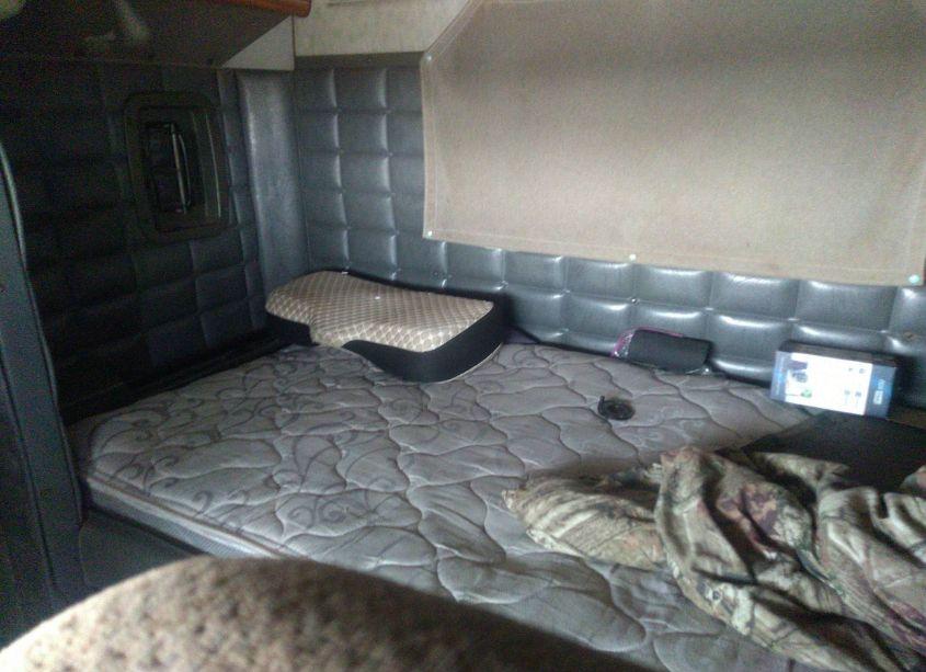 Photo 6 of 2004 Peterbilt 379 N/A (VIN 1XP5DU9X64D814832)