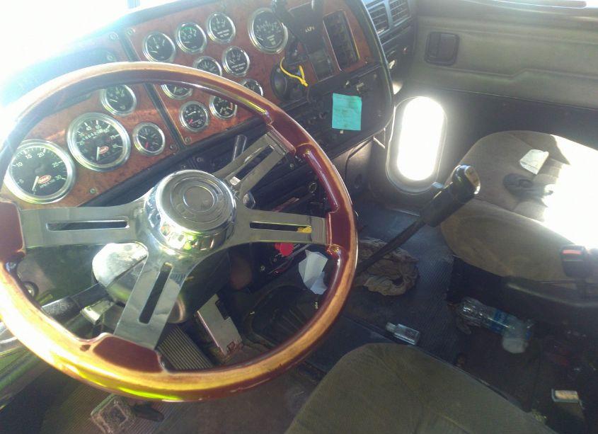 Photo 7 of 2004 Peterbilt 379 N/A (VIN 1XP5DU9X64D814832)