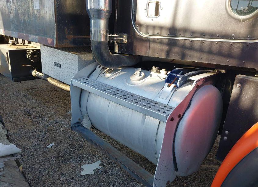 Photo 19 of 1996 Peterbilt 357 N/A (VIN 1XPAL60X8TN413110)