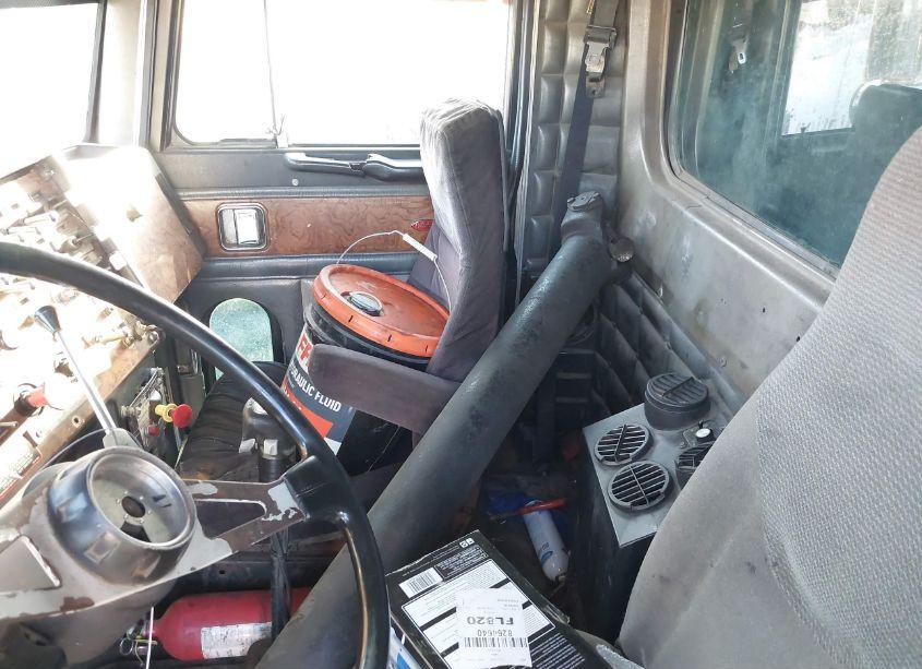 Photo 7 of 1996 Peterbilt 357 N/A (VIN 1XPAL60X8TN413110)