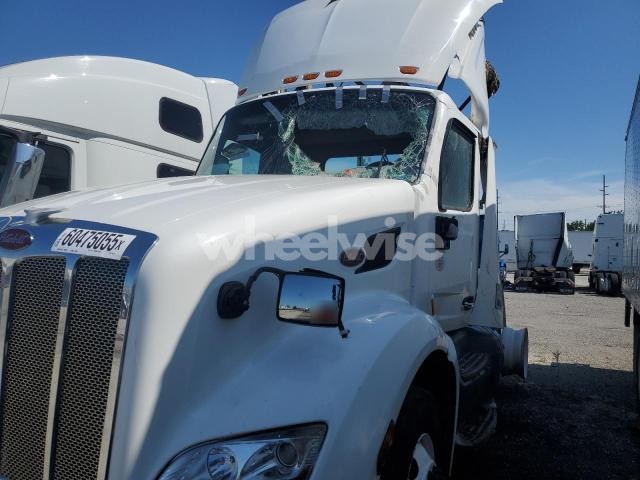 Photo 8 of 2019 PETERBILT 579 SEMI TRUCK N/A (VIN 1XPBA48X2KD600138)