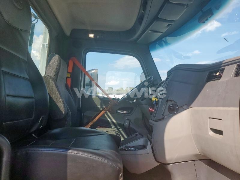 Photo 10 of 2017 PETERBILT 579 SEMI TRUCK N/A (VIN 1XPBA48X3HD409515)