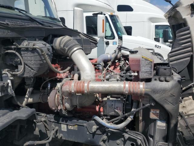 Photo 4 of 2016 PETERBILT 579 SEMI TRUCK N/A (VIN 1XPBD49X1GD360609)