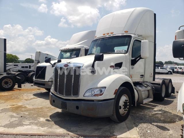 Photo 6 of 2016 PETERBILT 579 SEMI TRUCK N/A (VIN 1XPBD49X1GD360609)