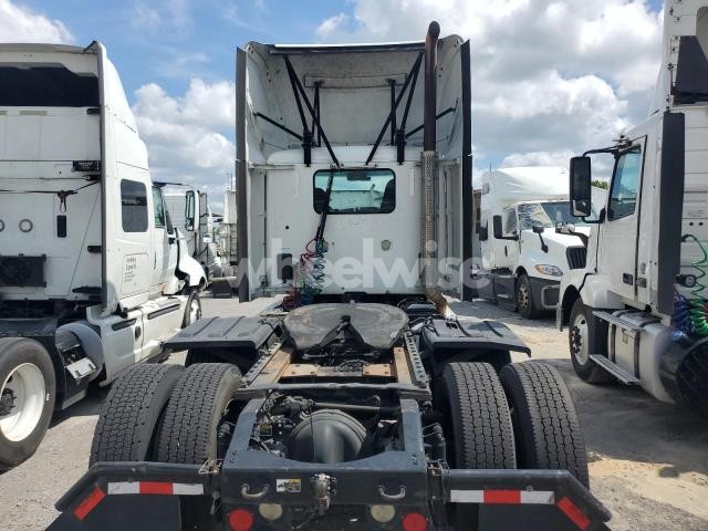 Photo 7 of 2016 PETERBILT 579 SEMI TRUCK N/A (VIN 1XPBD49X1GD360609)