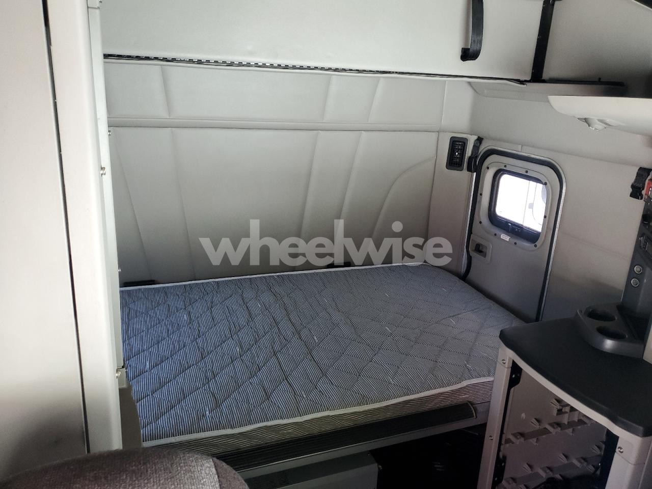 Photo 6 of 2019 PETERBILT 579 SEMI TRUCK N/A (VIN 1XPBD49X1KD621746)