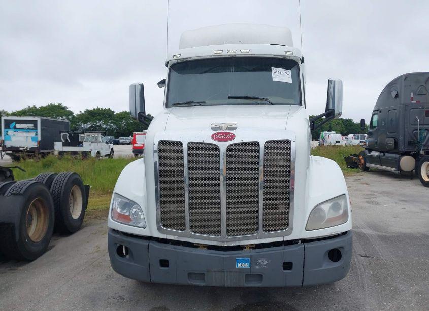 Photo 11 of 2014 Peterbilt 579 N/A (VIN 1XPBD49X4ED220423)