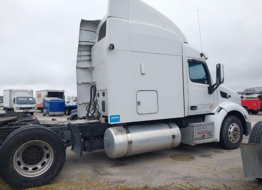 Photo 16 of 2014 Peterbilt 579 N/A (VIN 1XPBD49X4ED220423)