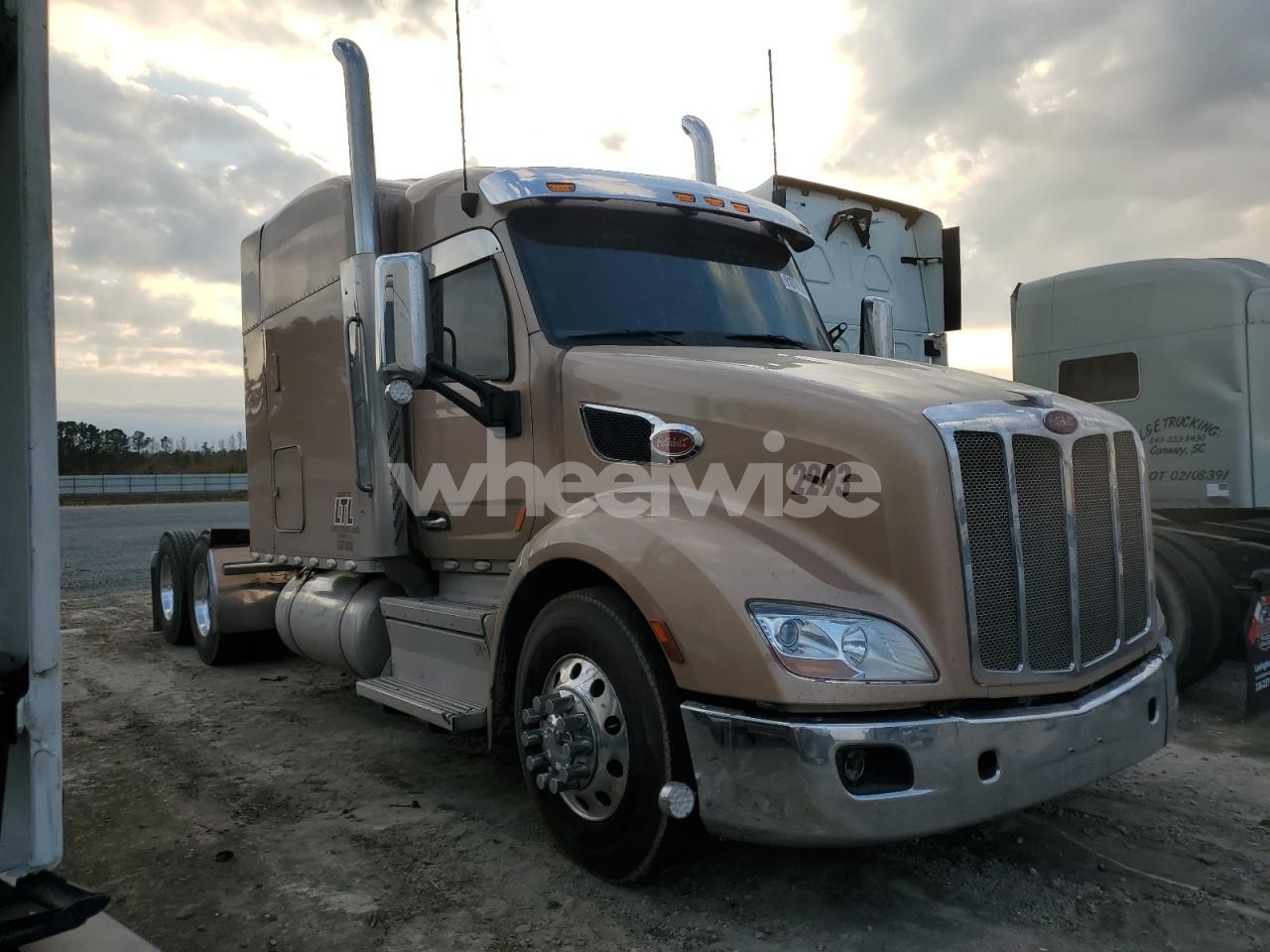 2019 PETERBILT 579 SEMI TRUCK (VIN 1XPBD49X8KD482084) main photo